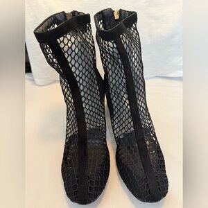 NWOT Women’s Black Mesh Suede Heeled Contemporary Boots Women’s Size 8
